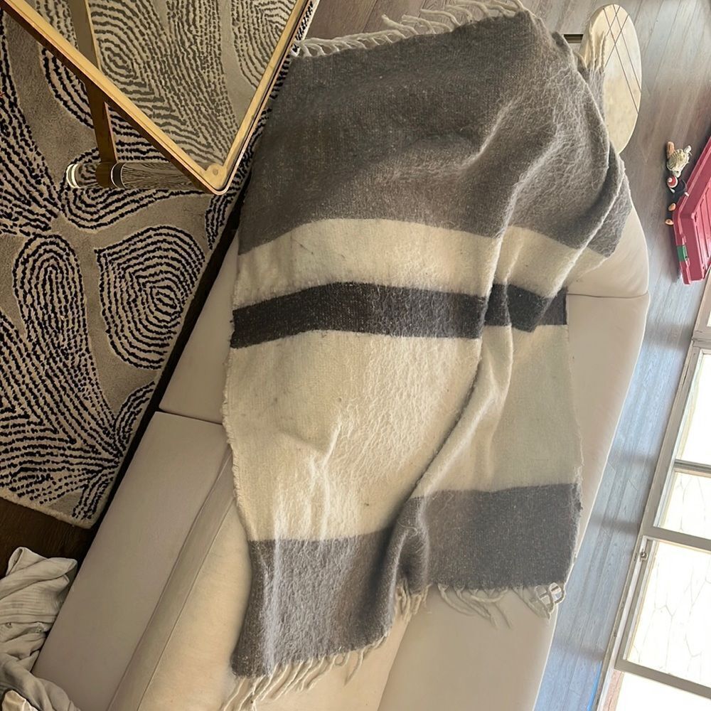 Banana Republic cozy gray and white blanket